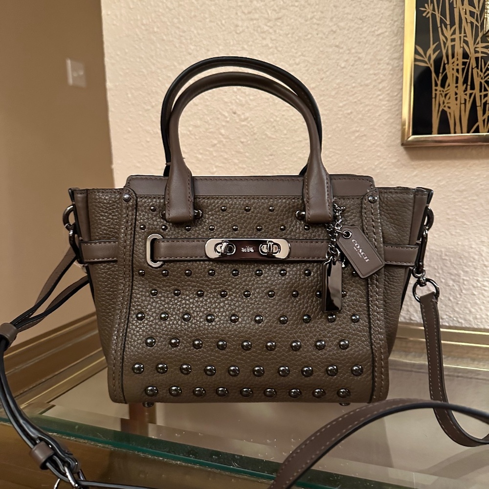 NWOT Coach Mini Swagger 21 Brown Pebbled Leather With Rivets 57696 Crossbody